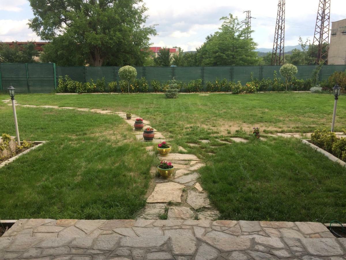 Guest House Hasiendata Pavel Banya Exterior foto